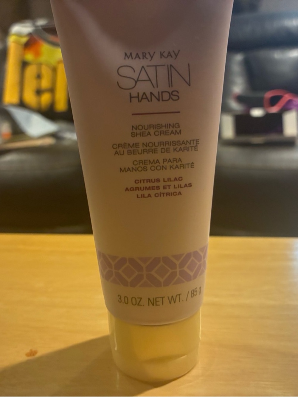 Mary Kay Satin Hands Nourishing Shea Cream - Lilac and Cream